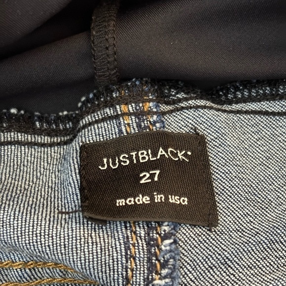 JUST BLACK • Women’s Dark Wash Distressed Cutoff Jean Full Belly Band Shorts - Picture 4 of 5